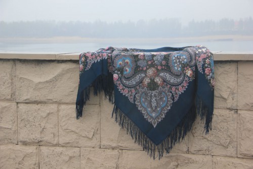 Над серебряной водой