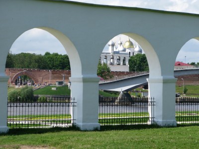 Вид на Кремль (Детинец) от аркады Ярославова городища.