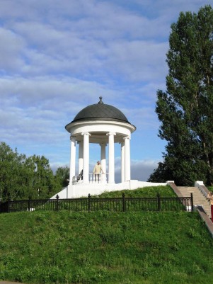 Беседка Островского в Костроме