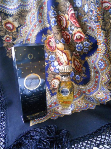 Caron    Narcisse Noir и "Лето в Павлове"-14<br />Славный,милый. Есть нотка ладана,оттого кажется,что пахнет просфорочкой из церкви.<br />Дочь приобрела мне этот парфюм в Париже, в бутике Caron.( в связи с поездкой ей специально  было дано  задание)