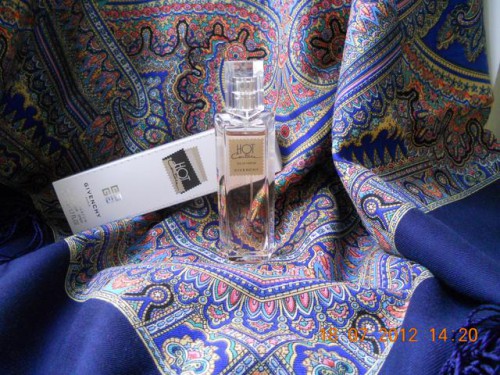 Civenchy Hot Couture и "Волшебный Узор"-14<br /> Аромат от кутюр. Мне в нём сладко и хорошо! Сидит долго ,переливается малинкой ,перчиком ,какими -то цветами.