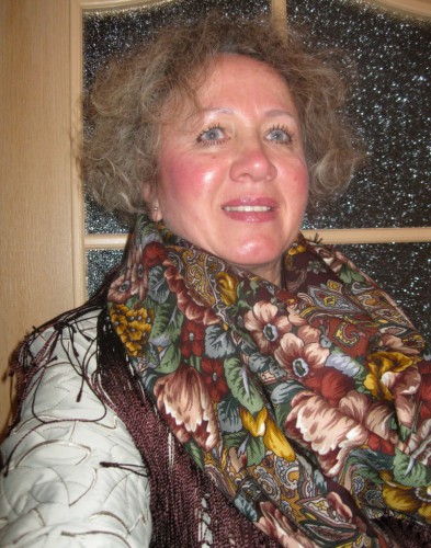 Это я такая ОЧУМЕЛАЯ, потому что сама себя ослепила вспышкой, но ШАЛЬ-ТО КАКОВА!