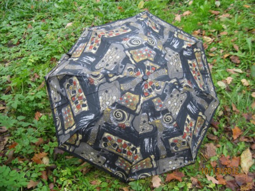 А этот я купила случайно, принесли на работу. Понравился абстрактный рисунок.