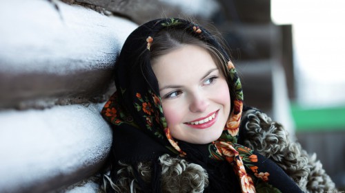 299143_devushka_-ulybka_-platok_-russkaya__1920x1080_(www_GdeFon_ru).jpg