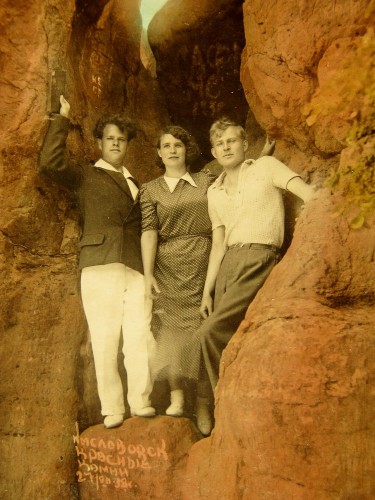 1938г. Александр Щербаков - справа (забавно раскрашивали ч/б фото тогда)