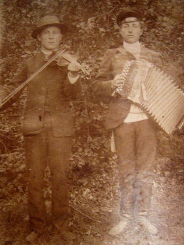 1906г. Владимир Щербаков - слева ("Память престольного праедника Слоб.Павловки")