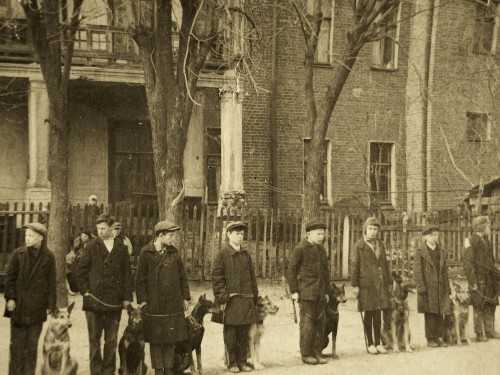 Миша Поливанов -  пятый слева.