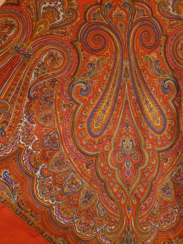 Мне кажется что, та красная, которая у Вас вызарительнее. Зато моя ярче :) просто красно-оранжевая такая.