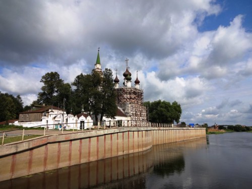 Набережная Пожарского и храмовый комплекс. Село Холуй.