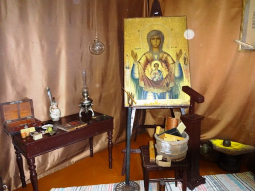 Комната иконописца. Экспозиция музея холуйской лаковой миниатюры.