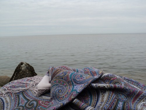 Драгоценная-2 на фоне Финского залива в Петергофе