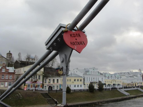 Пожелали счастья и мы им...