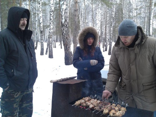 Муж, дочка с зятем и шашлыки.