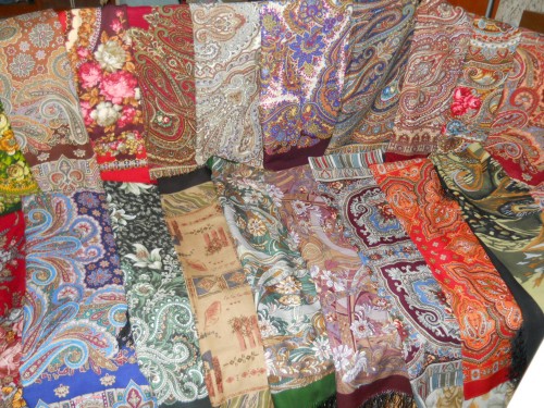 Белые крылья,Аккорд,Амалия,Самарканд, Ольга Л.,Чародейка,Самарканд,Лучезарный,Звонница, Аккрод.<br />Внизу -Святочный,Аккорд,Морозко,Иллюзия,Жечужный берег-2раза.Аленький цветочек,Искорка,Тайны Джунглей