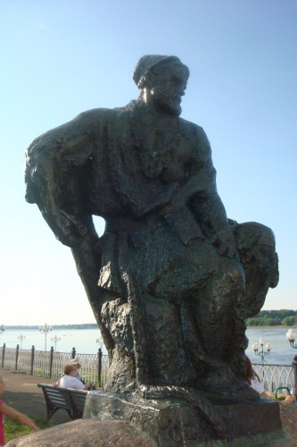 Памятник бурлаку в Рыбинске