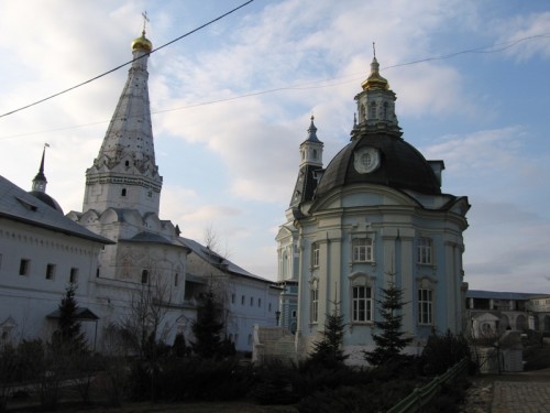 Церковь преподобных Зосимы и Савватия Соловецких и Больничные палаты (1635 – 1637) и Церковь Смоленской иконы Божией Матери (1746 – 1753)