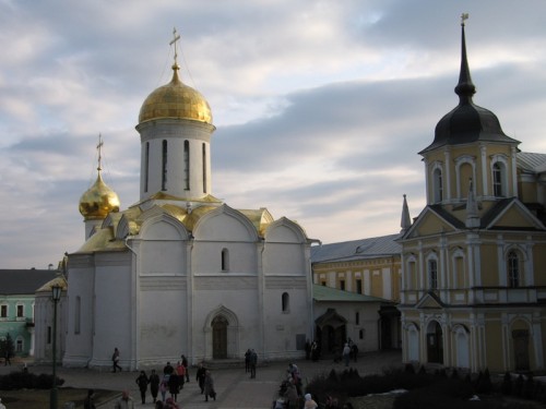 Троицкий собор (1422), Ризница (1782) и Казначейский корпус братских келий (1743 – 1745)