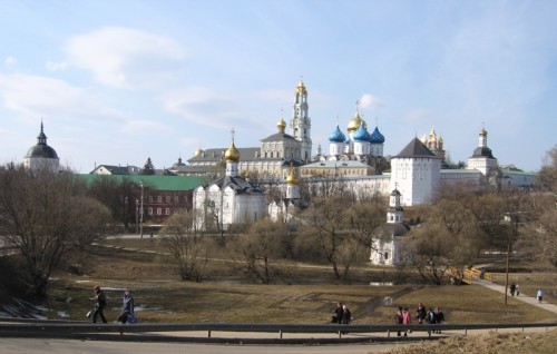 Общий вид на Лавру. Слева - Водяная башня (1-я пол. XVII в.)