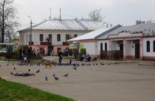 Еще немного старины. Очень мне эта площадь с голубями нравится.