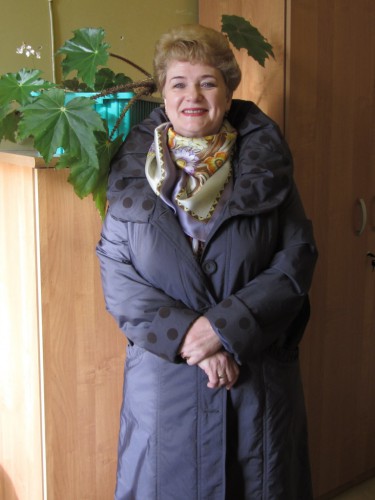 «Мерцание», В. Фадеева, рис. 605-0, атлас, 89*.  Так смотрится платочек, задрапированный уголком с одной стороны, …