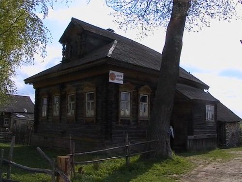Музей, снято против солнца, поэтому так себе