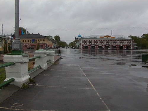 Площадь перед Угличским Кремлем