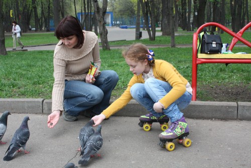 Настя с мамой.