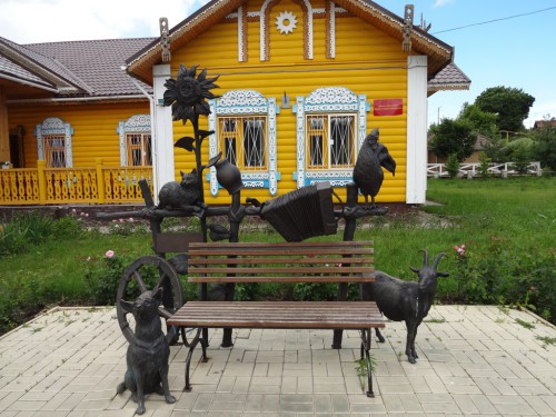 Памятник русской гармони в Сартаково