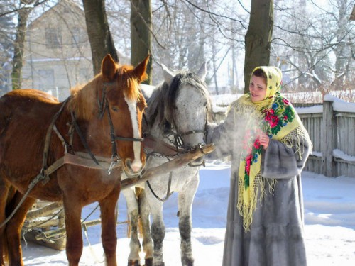 девушка в желтой шали.jpg
